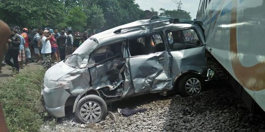 Korban tewas mobil ditabrak kereta akan kunjungi anak di Pesantren