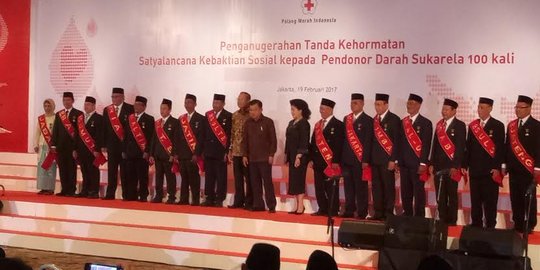 Wapres JK beri penghargaan Satyalancana kepada 846 pendonor darah
