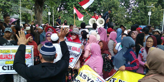 Ratusan pedagang demo tolak pembangunan Pasar Johar Semarang