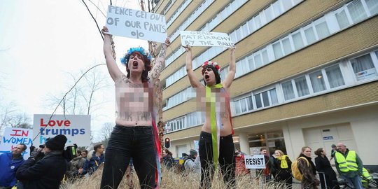 Aksi Femen protes kebijakan Trump di sela kunjungan Pence ke Belgia
