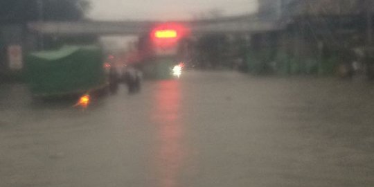 Kali Ancol meluap, Lantamal banjir 1,5 meter, Gunung Sahari lumpuh