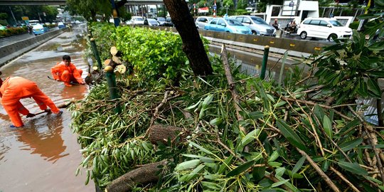 Agar banjir lekas surut, Pemprov DKI terjunkan pasukan oranye 24 jam