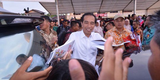 Menengok perbedaan pemberian Bansos di era Jokowi