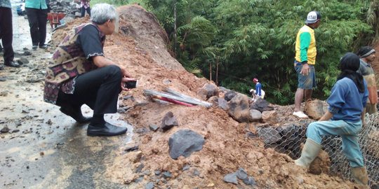 18.000 lubang di jalanan Jateng, Ganjar bilang 'Sabar bro'