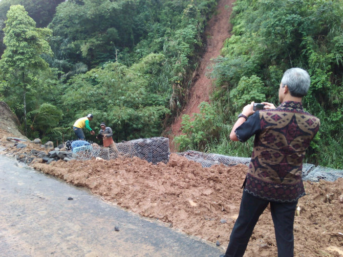 ganjar tinjau pembangunan jalan