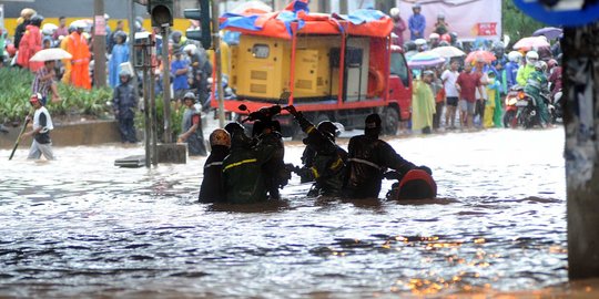 Banjir di Bekasi sempat rendam kantor polisi dan Koramil Jatiasih