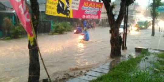 Ini wilayah di Depok yang dikepung banjir