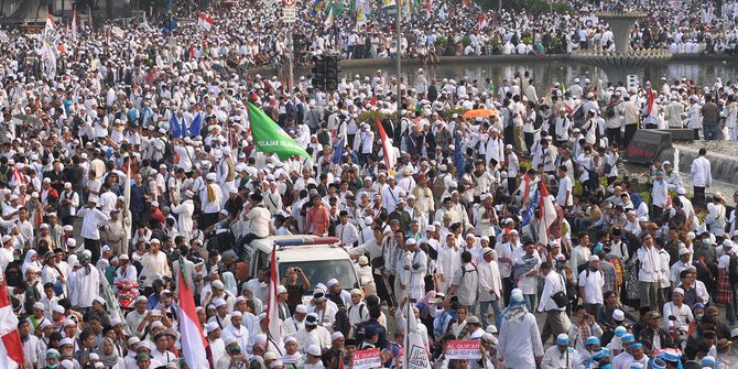 Rentetan aksi massa di ibu kota desak copot & bui Ahok 
