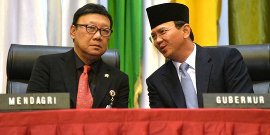 Tak cuma pasang badan, Mendagri juga 'gadaikan' jabatan demi Ahok