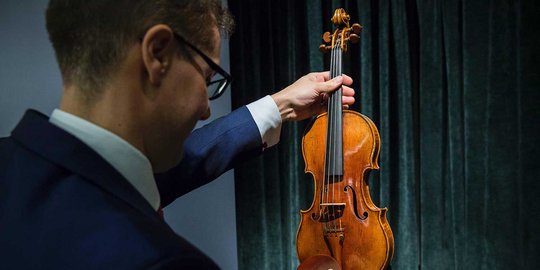 Biola terlangka tahun 1684 ini akan dilelang Rp 32,5 M