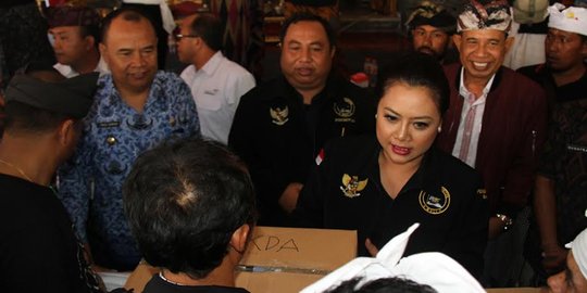 Longsor di Bangli, abdi negara Tabanan urunan beri bantuan