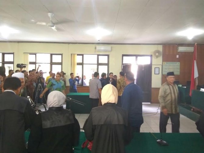 vonis bebas bupati nonaktif rokan hulu