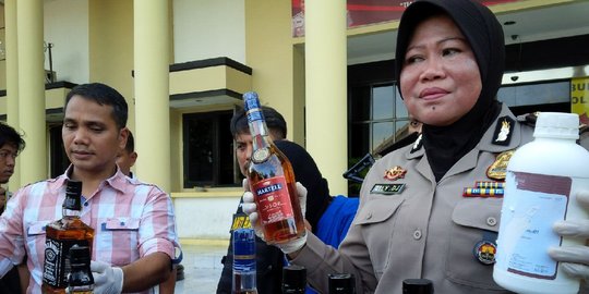 Produksi ilegal miras bermerek, Jesica dibekuk polisi