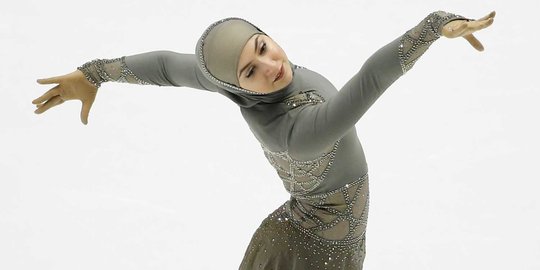 Cantiknya Zahra Lari, atlet skating berhijab dari Uni Emirat Arab