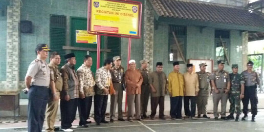 Satpol PP Depok segel masjid jemaah Ahmadiyah