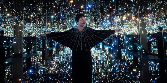 Tersesat di ruangan tanpa batas kreasi Yayoi Kusama