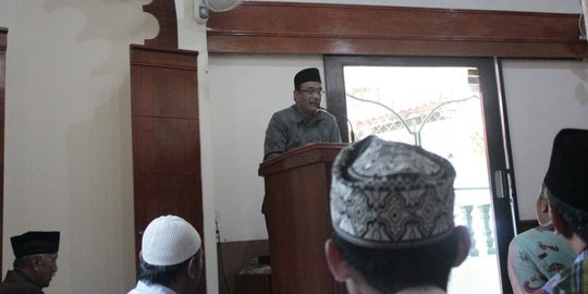 Djarot Jumatan di masjid yang ada isu enggan salatkan pemilih Ahok