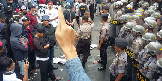 Demo Pilkada di depan KPU Yogya ricuh, seorang wanita pingsan