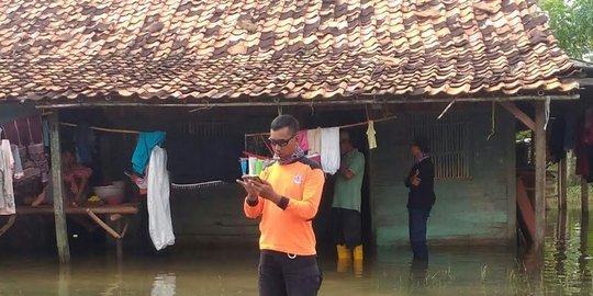 Korban banjir di pesisir Bekasi butuh air bersih dan selimut