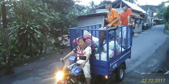 Septi, mantan anggota DPRD Minahasa yang kini jadi tukang sampah