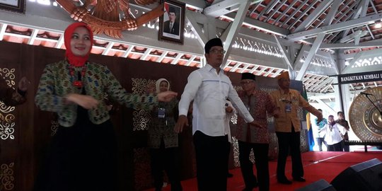 Janji Emil manusiakan lansia di Kota Bandung