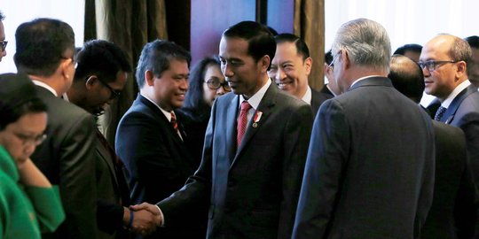 Gaya santai Jokowi bertemu dengan pengusaha Australia