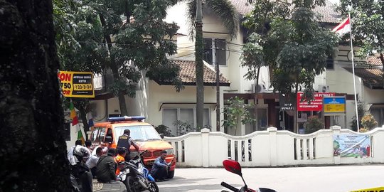 Pelaku peledakan ngumpet di kelurahan, terdengar letusan di lantai 2