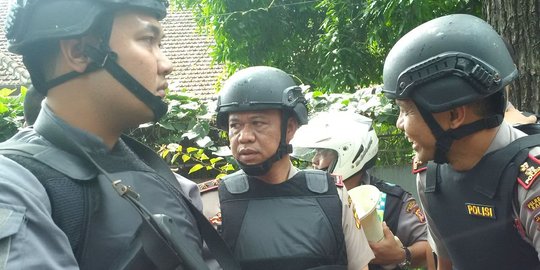 Pecahkan kaca kelurahan, Densus sergap terduga pelaku peledakan