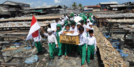 Ratusan murid-murid MI buat surat untuk presiden