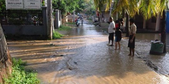 Sungai Cisadane meluap, Desa Tanjung Burung Tangerang kebanjiran