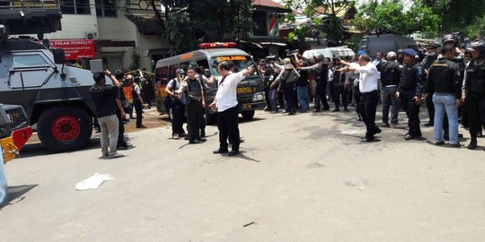 Polisi selidiki motif pelaku ledakkan bom di lapangan