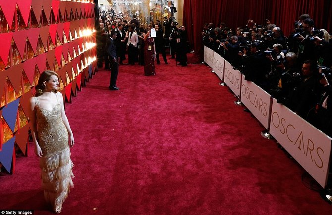 gaun mewah para selebriti di oscar 2017