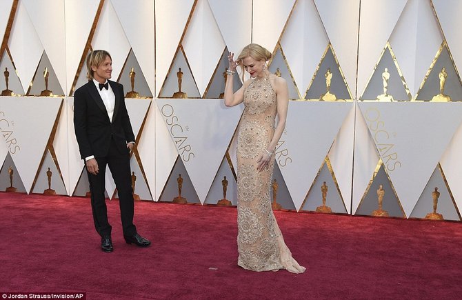 gaun mewah para selebriti di oscar 2017