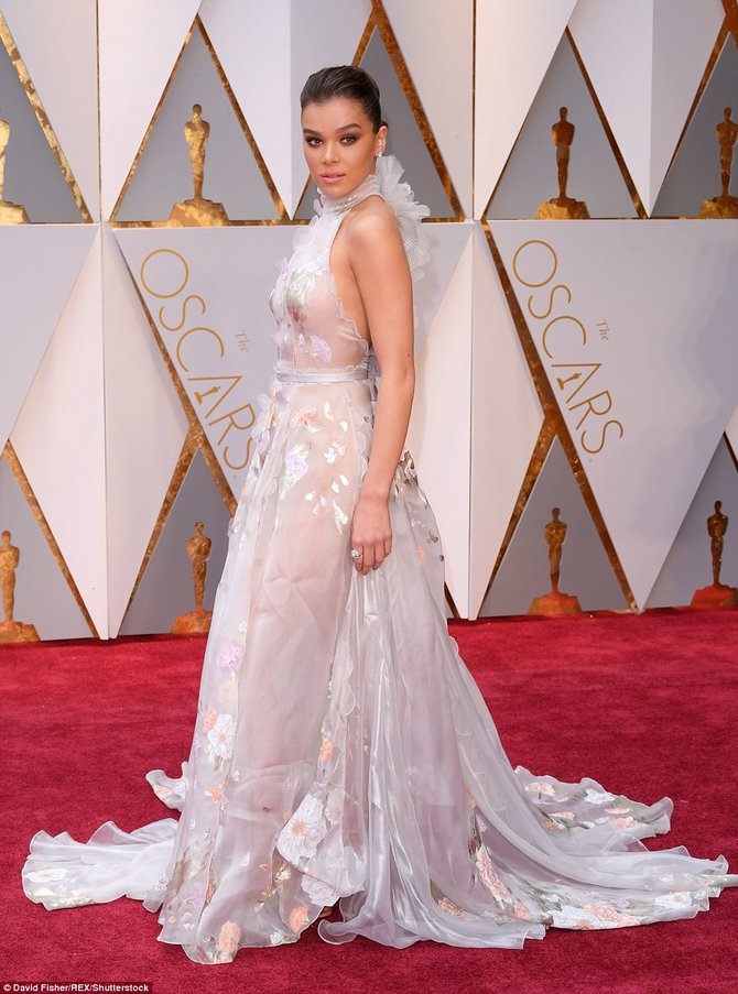 gaun mewah para selebriti di oscar 2017