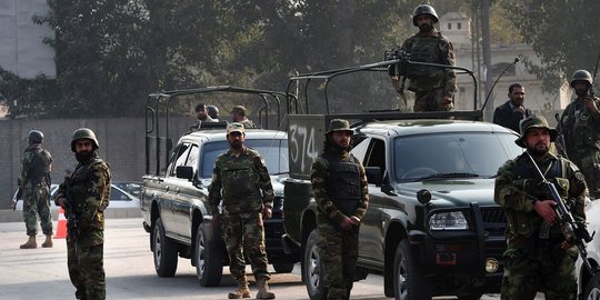 Membelot ke Taliban, polisi Afganistan tembak mati 12 rekannya