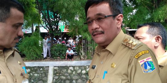 Dituding kampanye, Djarot tak bisa larang warga beri salam dua jari