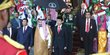 Dipayungi, Raja Salman dan Jokowi foto bersama di Istana Bogor