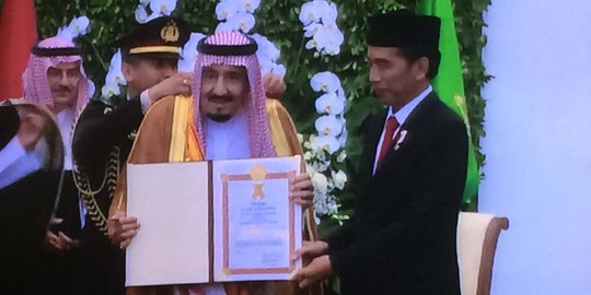 Jokowi anugerahkan Raja Salman Tanda Kehormatan Bintang RI Adipurna