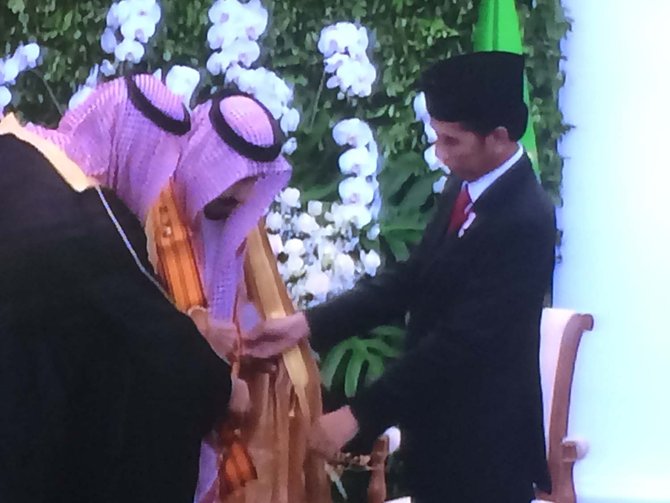 jokowi anugerahkan bintang adipurna ke raja salman