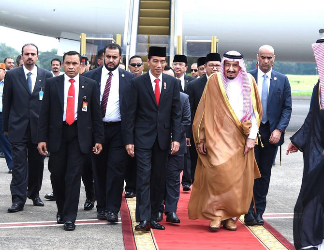 jokowi sambut raja salman