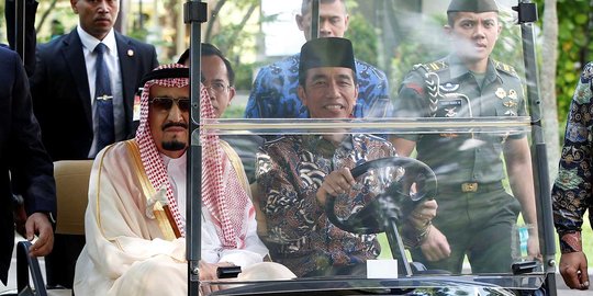 Keliling Istana, Jokowi jadi sopir Raja Salman