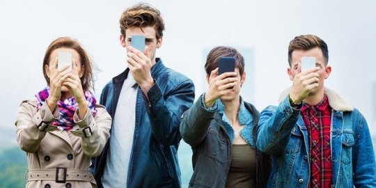 5 Bukti bahwa smartphone ubah manusia jadi 'zombie'