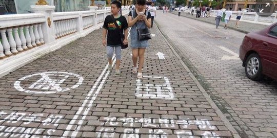 smartphone untuk pejalan kaki di china