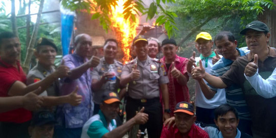 Bikin resah, pondok narkoba di pinggir Sungai Deli dibakar warga