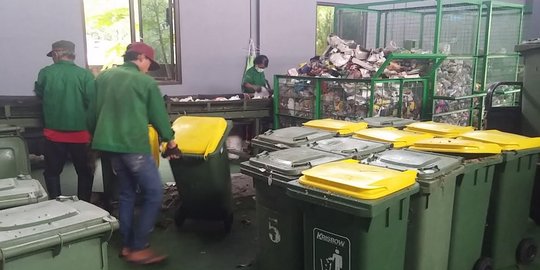 Warga eks lokalisasi Dolly kelola sampah jadi pundi-pundi uang