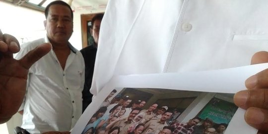 jari foto bareng warga rev1
