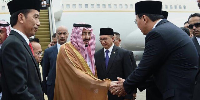 Banyak Makna Di Balik Jabat Tangan Ahok Dan Raja Salman Merdeka Com