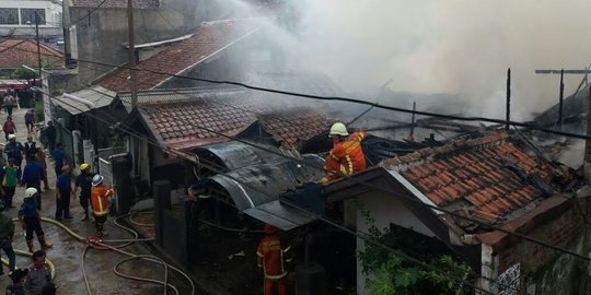 Rumah dihuni lansia di Bandung ludes terbakar