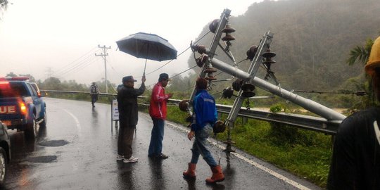 Dari 166, PLN perbaiki 111 tiang listrik rusak akibat banjir Sumbar