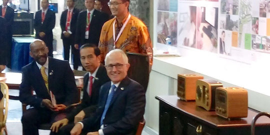 Saat Jokowi ajak Kepala Negara IORA duduk di kursi rotan 'Elena'
